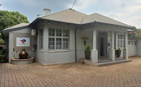 Triple9 Hatfield Guesthouse