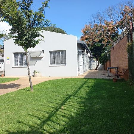Triple9 Hatfield Guesthouse Pretoria Exterior photo